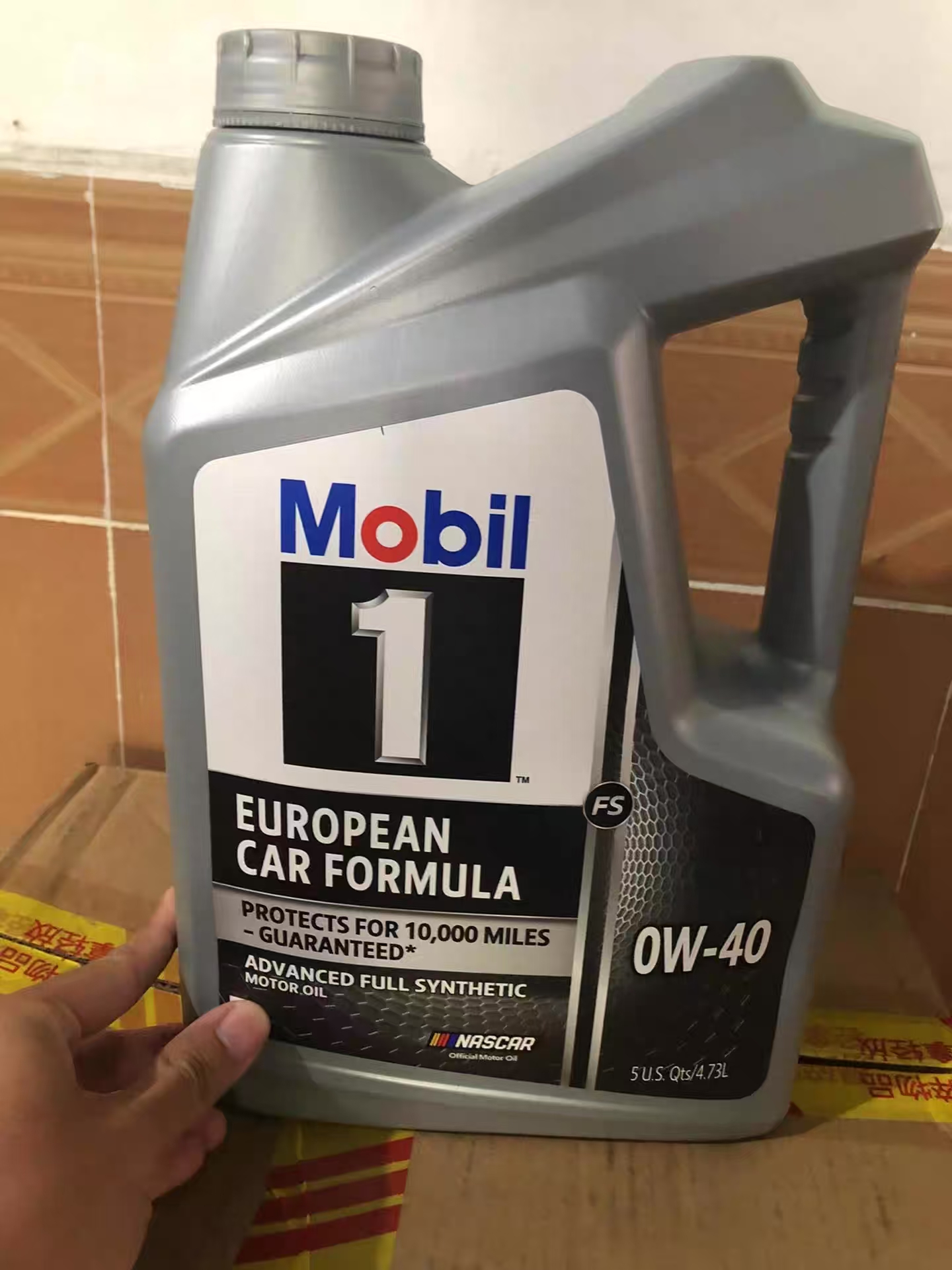 ZYQ3 Mobil 1 Formula Mobil Eropa 0W40 4.73 Liter Mobil 1 Engine Oil Pelumas Kinerja Tinggi & Pembersih